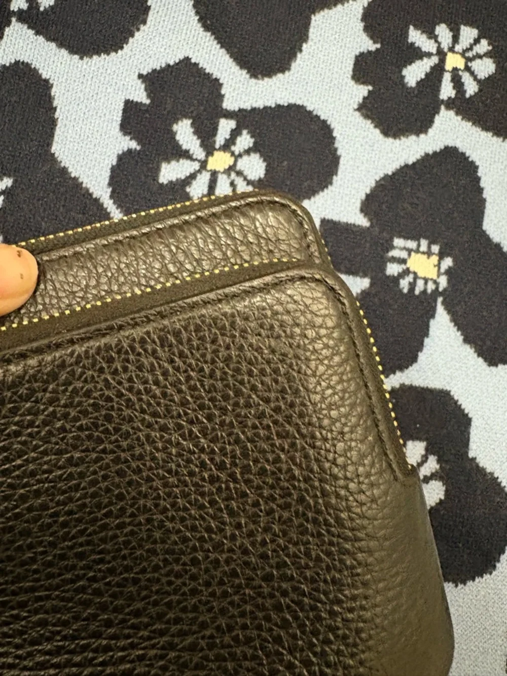 Coach double zip wallet in black pebble leather PREOWNED See Pics